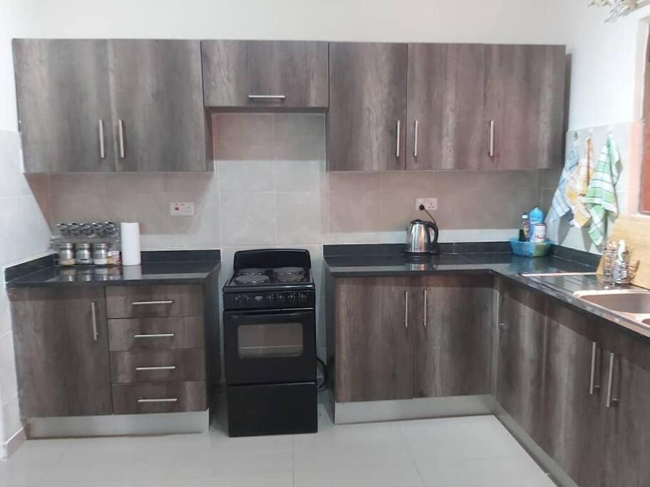 Spacious Zamtel Flat Lusaka Ngoại thất bức ảnh